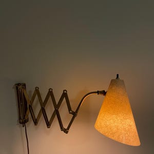 Vintage MCM Fleck Accordion Wall Lamp | 1950s Mid Century Modern Scissor Lamp | Brass Wall Light with Original Fiberglass Shade