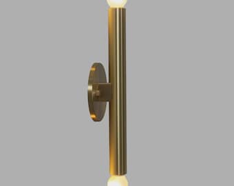 Aplique doble de latón de estilo moderno de mediados de siglo, lámpara de pared vertical minimalista.
