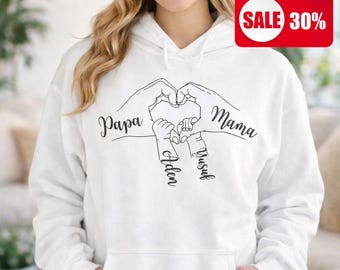 Kuscheliger benutzerdefinierter Hoodie für Paare mit Herz-Hände-Design und personalisiertem Kindernamen-Geschenk