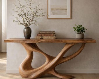Consolle in legno massello con bordo naturale, base scultorea dalle forme organiche, tavolino da ingresso realizzato a mano.