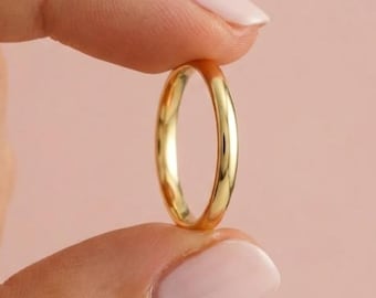 Eheringe aus 14-karätigem Gold, 2 mm breit, gewölbt, komfortable Passform, minimalistischer Ehering, schmaler Stapelring, handgefertigt, Geschenk für Sie, personalisiert