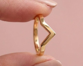 Ehering aus 14-karätigem Gold mit V-förmigem Chevron- und Wishbone-Muster, schlichter Verlobungsring im V-Design, geschwungener Knöchelring