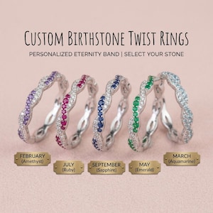 Puede incluir: Cinco anillos de eternidad trenzados de plata con piedras transparentes alternadas y piedras de nacimiento de colores púrpura, rojo, azul oscuro, verde y azul claro. Texto: CUSTOM BIRTHSTONE TWIST RINGS, PERSONALIZED ETERNITY BAND.