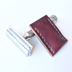 Copertina in pelle di rasoio Made in USA, copertina in pelle Horween fatta a mano, custodia per rasoio personalizzata, regalo in pelle per lui, regalo su misura