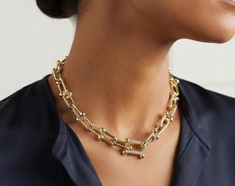 Collana a maglie dorate, collana con catena di strass, gioiello di tendenza a forma di graffetta, idea regalo
