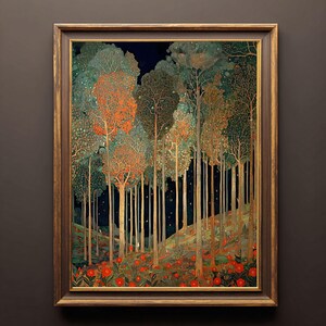 Può includere: Una stampa artistica incorniciata raffigurante una scena di foresta. Alti e snelli alberi con fogliame arancione e verde si ergono su uno sfondo blu scuro. Fiori rossi punteggiano il primo piano. L'opera d'arte è in una cornice di legno.