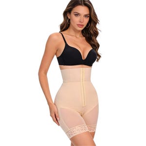 Pantalón moldeador de cintura alta con encaje reforzado, levantamiento de cadera y compresión abdominal.
