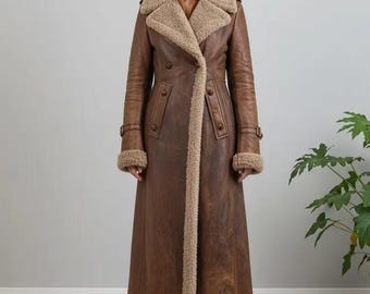 Trench in pelle marrone anticata: cappotto invernale da donna foderato in pelliccia di montone