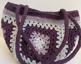 Bolso cuadrado de abuela de crochet hecho a mano