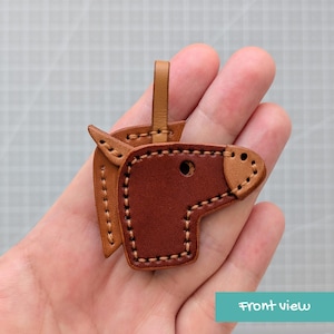 Chaveiro fofo de couro com estampa de cavalo em ambos os lados, pingente para bolsa em couro com cabeça de pônei, faça você mesmo, modelo em PDF para impressão nos tamanhos A4 e Carta.