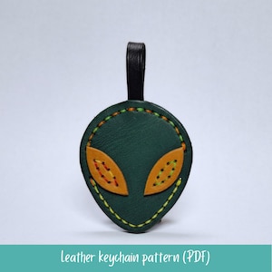 エイリアンヘッドレザーキーホルダーの型紙、大きな目をした宇宙人の顔のレザークラフトバッグチャームDIY、A4とレターサイズの印刷可能なPDFテンプレート