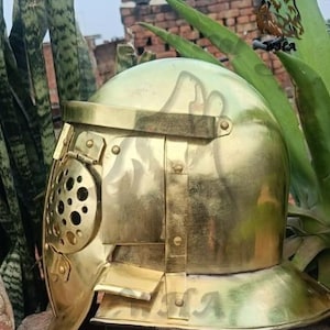 Elmo da gladiatore con finitura in ottone: armatura provocatoria in ottone per LARP/rievocazione storica