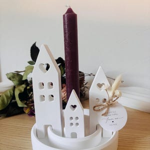 Handmade Raysin Gips Deko runde Schale mit 3 Häuschen Kerzenfarbe wählbar