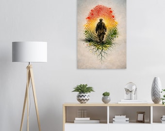 Può includere: Stampa artistica raffigurante la silhouette di una persona che cammina verso un design colorato di impronta digitale. L'impronta digitale è rossa, gialla e verde, con un disegno di radice di albero nella parte inferiore. L'opera d'arte ha un aspetto vintage strutturato.