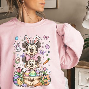 Retro Minnie Mickey Mouse Easter Sweatshirt, Brush Stroke Disney Hoodie, Happy Easter Bunny Mickey Minnie Mouse Shirt bild 1