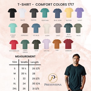 Puede incluir: Una variedad de camisetas Comfort Colors 1717 en varios colores, incluyendo negro, blanco y azul vaquero. La imagen tambi&eacute;n muestra una tabla de tallas con medidas en cm para el ancho y el largo, desde la talla S hasta la 2XL.