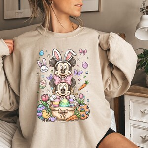 Retro Minnie Mickey Mouse Easter Sweatshirt, Brush Stroke Disney Hoodie, Happy Easter Bunny Mickey Minnie Mouse Shirt bild 3