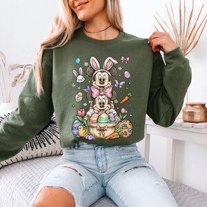 Retro Minnie Mickey Mouse Easter Sweatshirt, Brush Stroke Disney Hoodie, Happy Easter Bunny Mickey Minnie Mouse Shirt bild 9