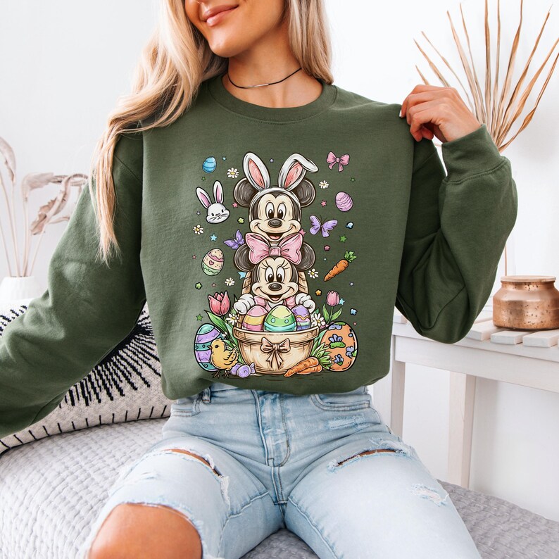 Retro Minnie Mickey Mouse Easter Sweatshirt, Brush Stroke Disney Hoodie, Happy Easter Bunny Mickey Minnie Mouse Shirt bild 9