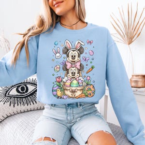 Retro Minnie Mickey Mouse Easter Sweatshirt, Brush Stroke Disney Hoodie, Happy Easter Bunny Mickey Minnie Mouse Shirt bild 8