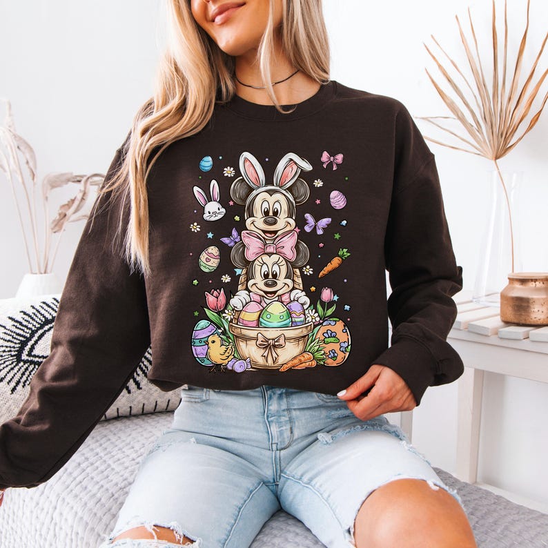 Retro Minnie Mickey Mouse Easter Sweatshirt, Brush Stroke Disney Hoodie, Happy Easter Bunny Mickey Minnie Mouse Shirt bild 5