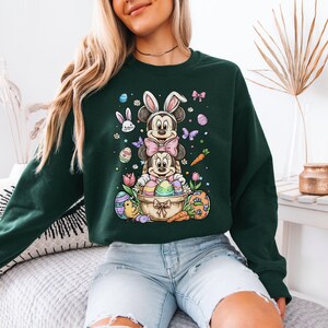 Retro Minnie Mickey Mouse Easter Sweatshirt, Brush Stroke Disney Hoodie, Happy Easter Bunny Mickey Minnie Mouse Shirt bild 7