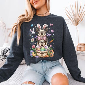 Retro Minnie Mickey Mouse Easter Sweatshirt, Brush Stroke Disney Hoodie, Happy Easter Bunny Mickey Minnie Mouse Shirt bild 6