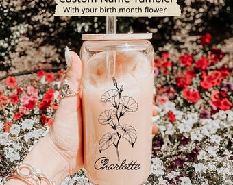 Vaso de cristal personalizado con la flor de nacimiento, taza de café helado con nombre personalizado, regalo de cumpleaños para ella, diseño minimalista de vasos con motivos florales.