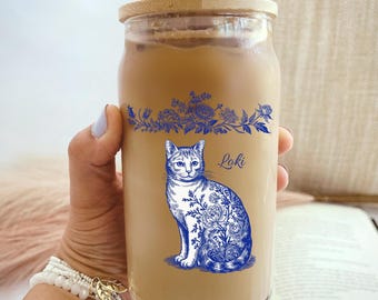 Vaso de cristal personalizado con diseño de gato, taza de café helado con nombre de mascota personalizado, regalo para amantes de los gatos, diseño floral toile, vajilla estética.