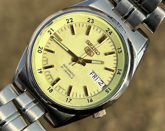 Reloj automático vintage Seiko 5 / Esfera verde con efecto sol, acero inoxidable
