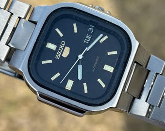 Reloj automático vintage Seiko 5 azul marino / Acero inoxidable con amortiguación / Movimiento japonés con fecha y día / Reloj de pulsera retro para hombre