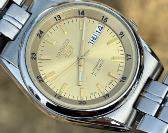 Reloj automático Seiko 5 vintage / Esfera dorada con efecto rayos de sol, indicador de hora de 24 horas