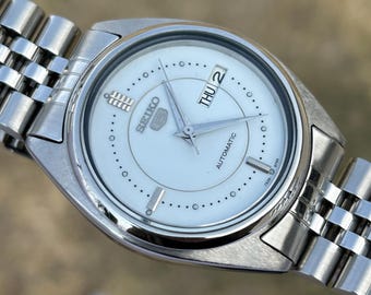 Reloj automático vintage Seiko 5 / Hermosa esfera blanca, acero inoxidable / Reloj de pulsera mecánico japonés