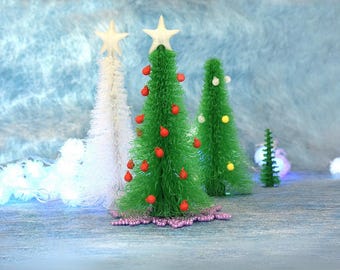 Árbol de Navidad en miniatura para decoración navideña: un pequeño regalo festivo para el hogar, ideal para exhibir en una casa de muñecas.