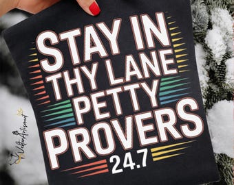 Proverbios menores 24:7 Mantente en tu carril SVG PNG, Dicho cristiano divertido, Diseño de humor con versículo bíblico, Gráfico tipográfico retro, Archivo imprimible para Cricut