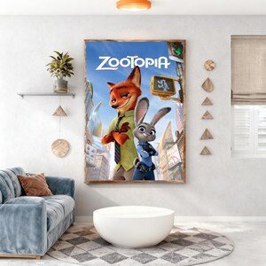 Puede incluir: Un p&oacute;ster enmarcado de la pel&iacute;cula animada "Zootr&oacute;polis". El p&oacute;ster muestra a los personajes Nick Wilde, un zorro, y Judy Hopps, una coneja, contra un fondo de paisaje urbano. El t&iacute;tulo "Zootr&oacute;polis" se muestra en la parte superior.