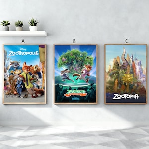 Puede incluir: Tres carteles enmarcados de la pel&iacute;cula Zootr&oacute;polis. El cartel A presenta varios personajes, incluyendo un zorro y un conejo. El cartel B muestra a los personajes corriendo bajo un &aacute;rbol. El cartel C muestra un paisaje urbano con el logo de Zootr&oacute;polis.