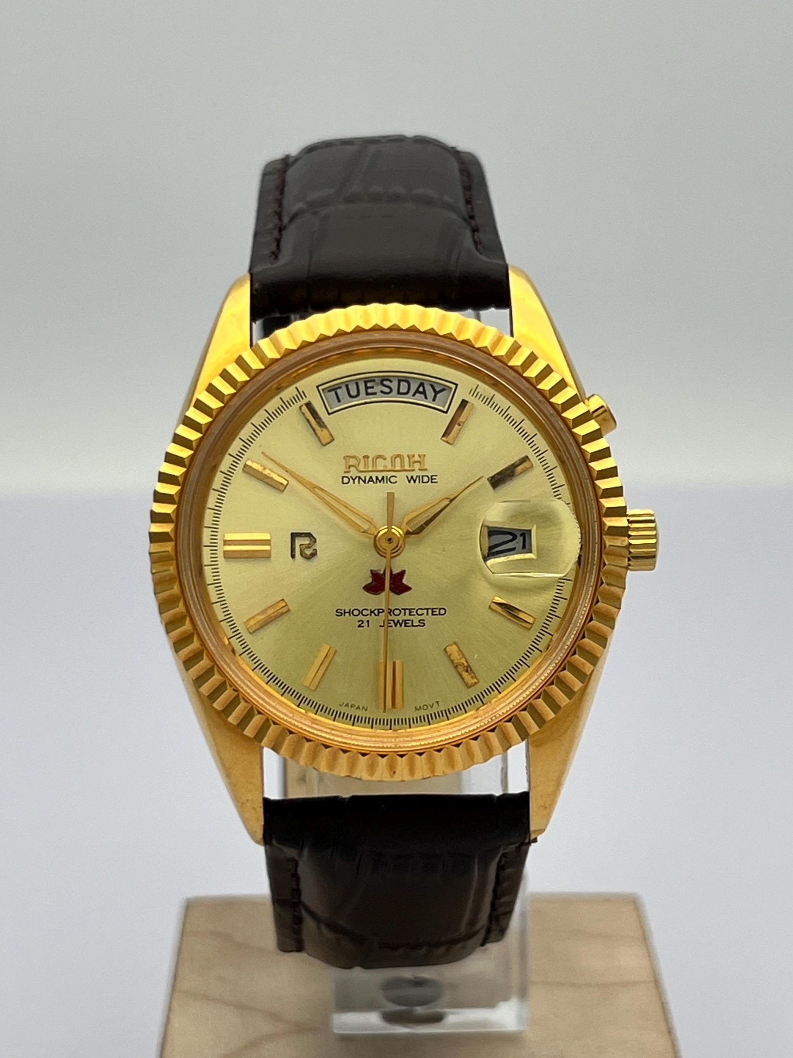 Vintage Ricoh Dynamic Wide Automatic Watch 21 Jewels Gold Tone Day Date Japanese Mechanical Mens Watch Black Leather Strap