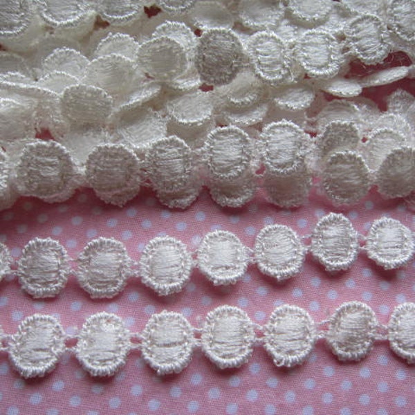 5y Cotton Round Venice Lace 1/2" Trim-Off White