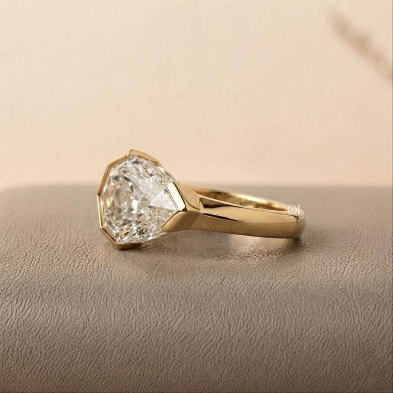 Unique pear cut gold diamond ring for women
