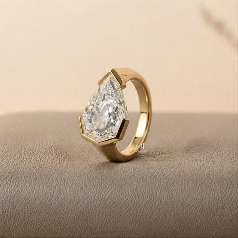 Modern pear shaped diamond engagement ring