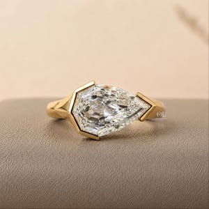 Elegant pear shaped solitaire engagement ring