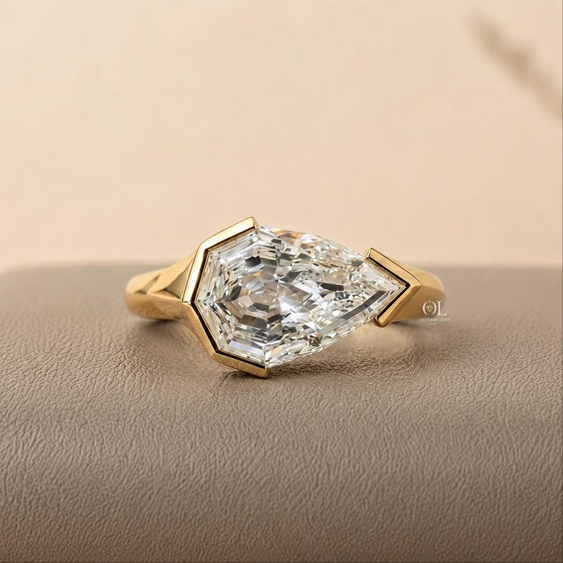 Elegant pear shaped solitaire engagement ring
