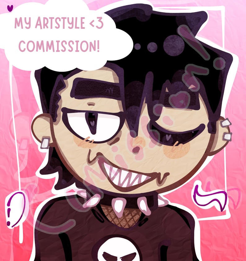 Puede incluir: Ilustraci&oacute;n de dibujos animados de un personaje con cabello negro, un collar de p&uacute;as y un emblema de calavera en la camisa. El personaje tiene una sonrisa traviesa y un bocadillo que dice "MY ARTSTYLE <3 COMMISSION!" sobre un fondo rosa.