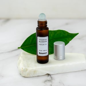 Olio Profumato Roll-On Naturale Senza Alcol con Note di Ambra Fiori d&#39;Arancio o Patchouli – Artigianale da Marrakech