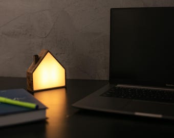 Lámpara de noche con forma de casa de madera / Lámpara de mesa con alimentación USB tipo C / Lámpara de escritorio con control táctil