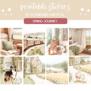 Könnte beinhalten: Druckbare Aufkleber mit Aquarellillustrationen. Das Design umfasst Bilder eines Zuges, Gepäcks, eines Schlafzimmers, eines Hundes, eines Hauses und einer Ente mit einem Küken. Der Text lautet "SPRING JOURNEY".