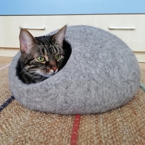 モダンなウールの猫ベッド洞窟：天然チロリアンウールのペットハウス