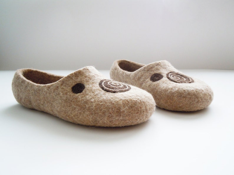 Eco friendly handmade felted slippers CIRCLES image 4