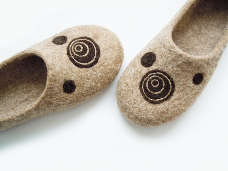 Eco friendly handmade felted slippers CIRCLES image 1